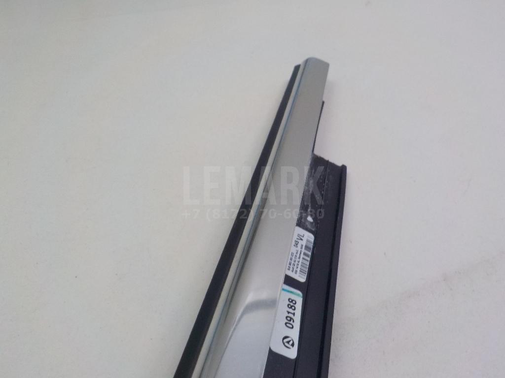 Накладка стекла переднего левого для  BMW 1-serie E87/E81 2004-2011