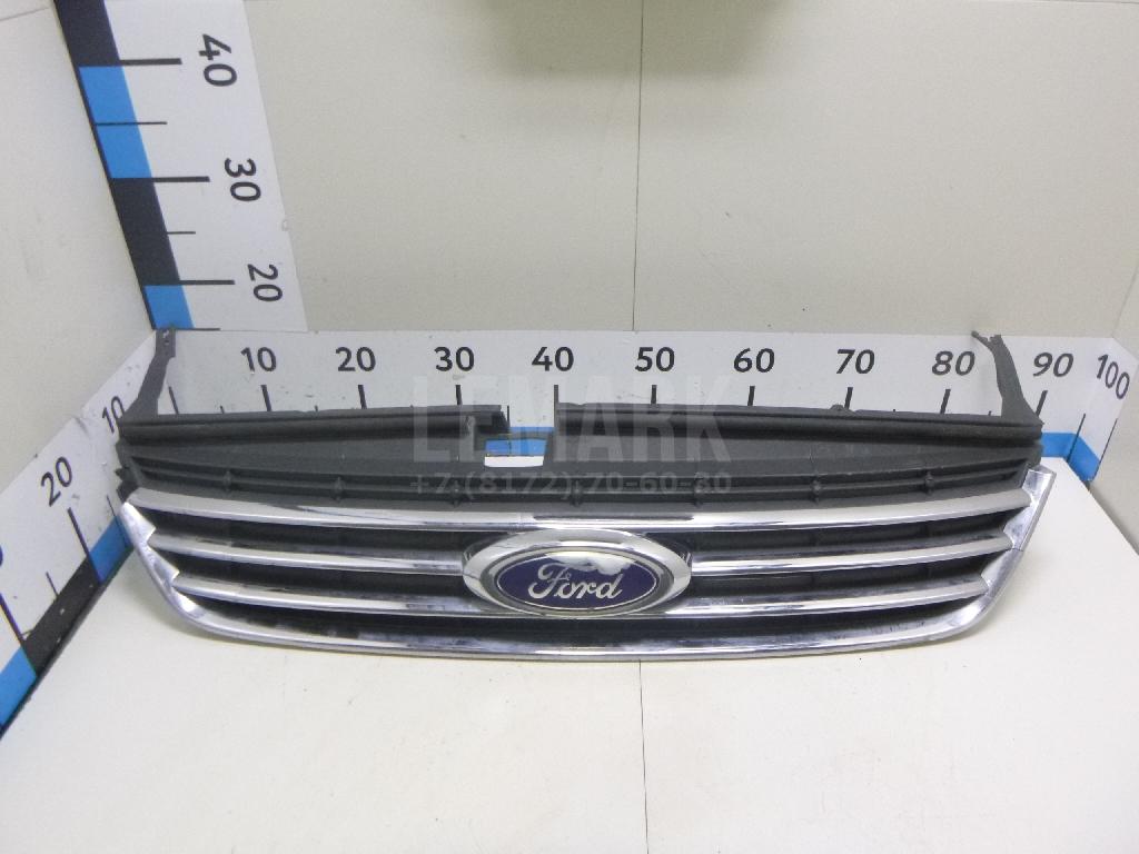 Решетка радиатора 1509302 Ford