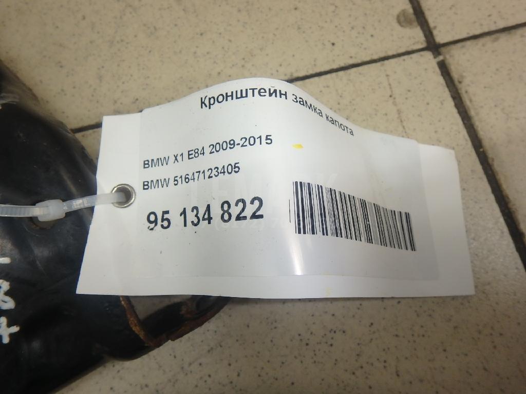 Кронштейн замка капота