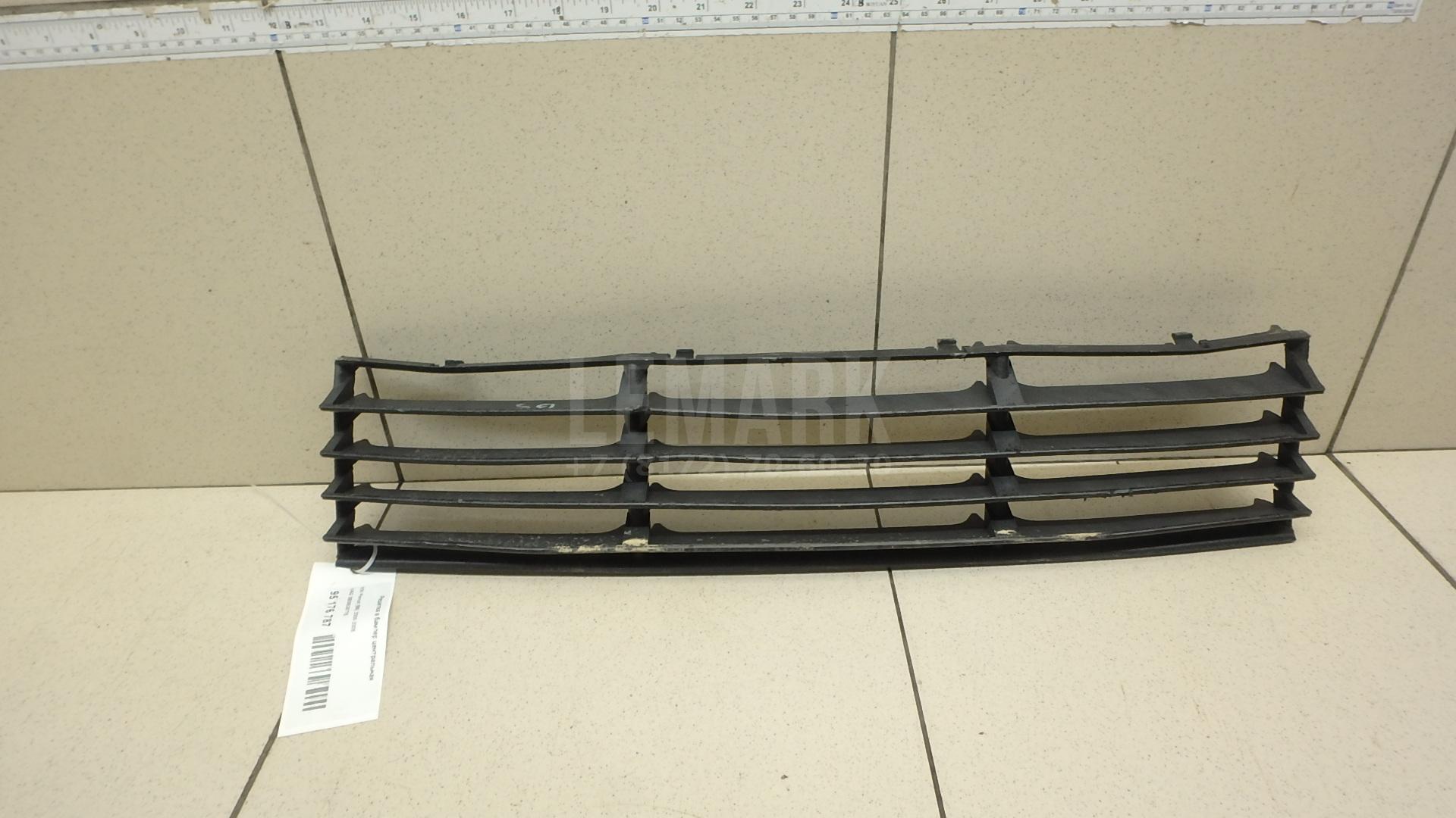 Решетка в бампер центральная 3B0853677E VAG