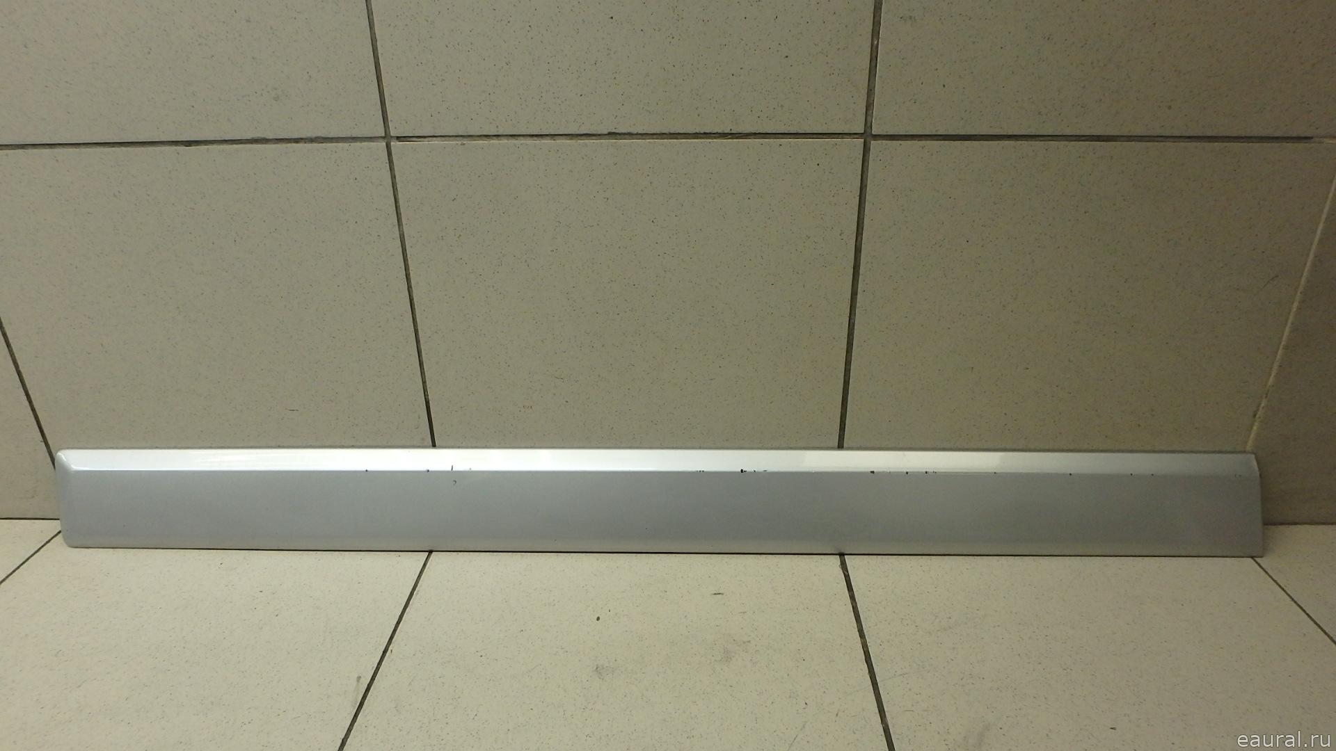 Молдинг передней левой двери