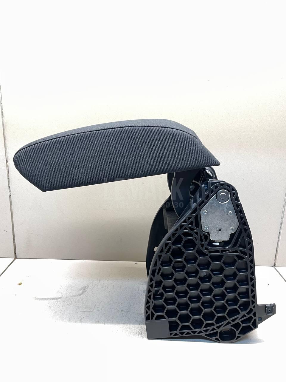 Подлокотник 5L0864207CYGP VAG