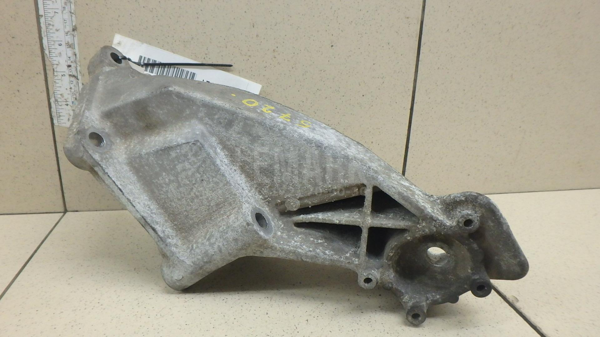 Кронштейн двигателя правый для  Audi A6 [C5] 1997-2004