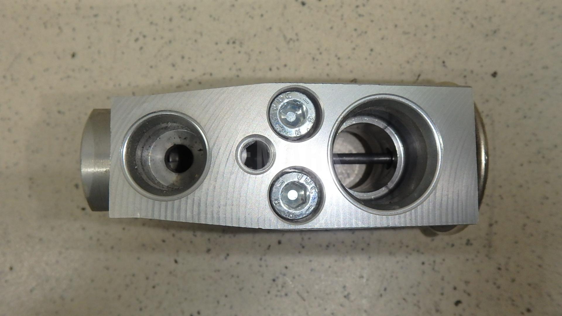 Клапан кондиционера 5Q0820679C VAG