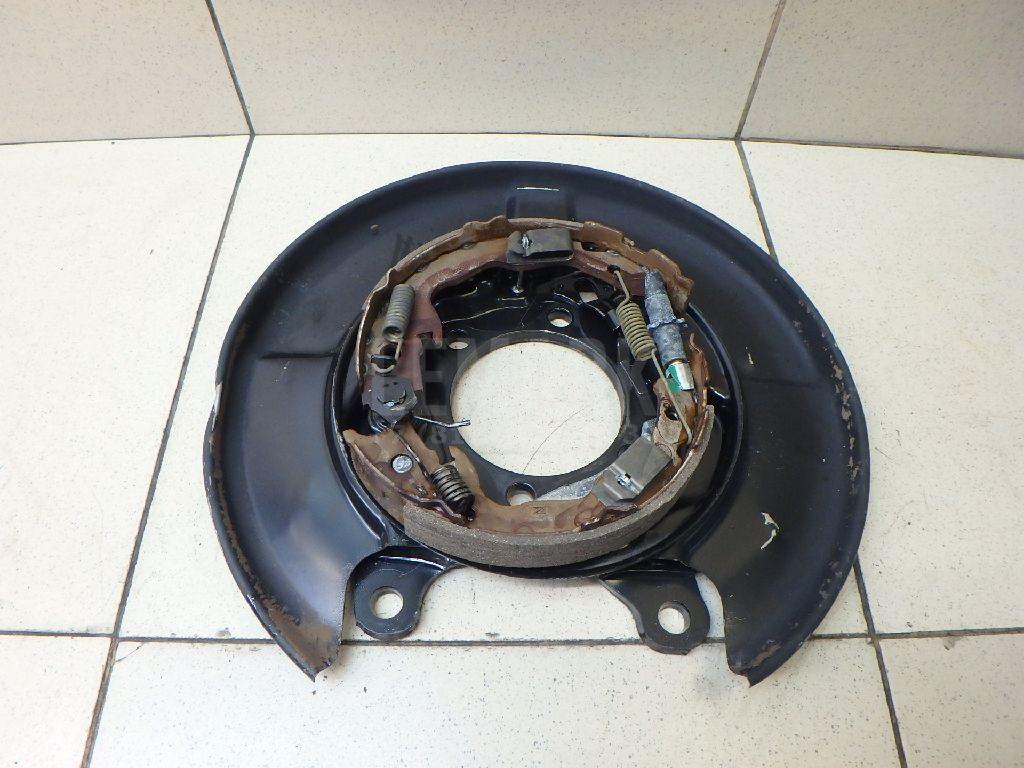 Щит опорный задний правый 44000ET01A Nissan