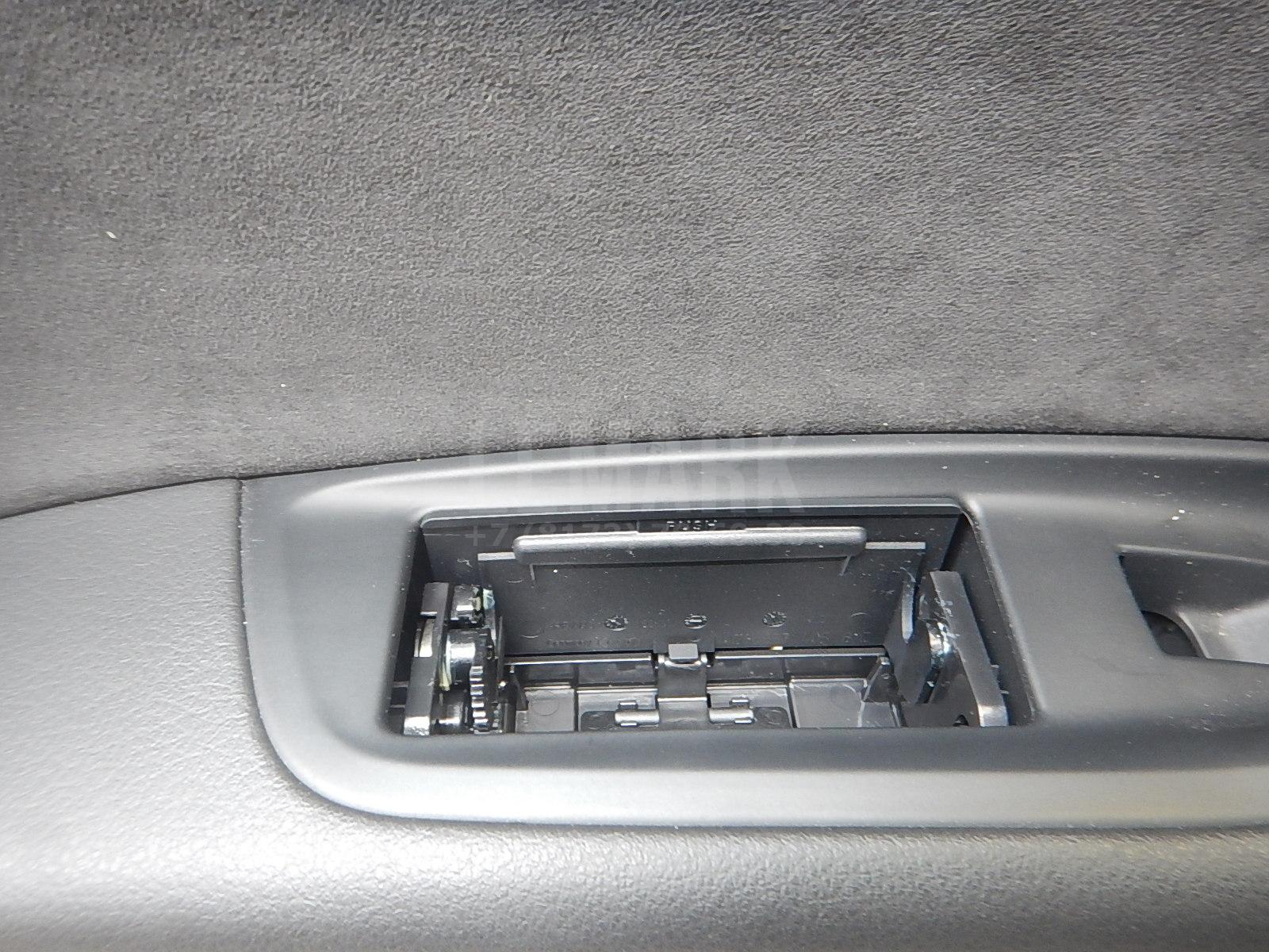 Обшивка двери задней левой для  BMW X7 G07 2018