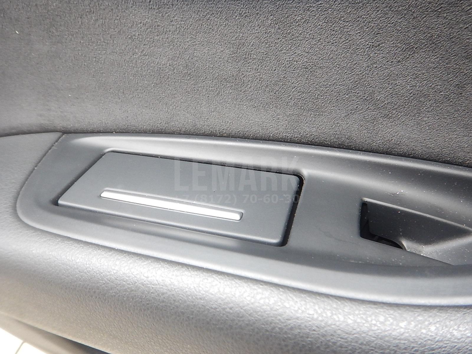 Обшивка двери задней левой для  BMW X7 G07 2018