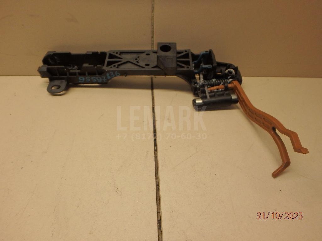 Кронштейн ручки 6920442070 Toyota