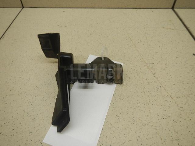 Кронштейн накладки на порог (наружней) для  BMW 1-serie E82/E88 2007-2013