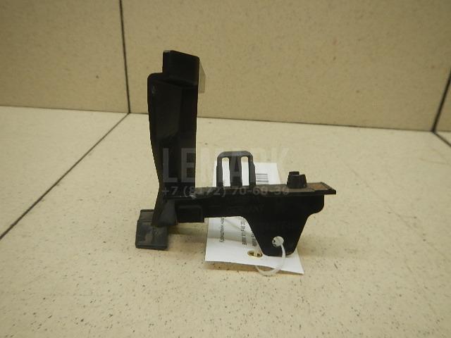Кронштейн накладки на порог (наружней) для  BMW 1-serie E82/E88 2007-2013