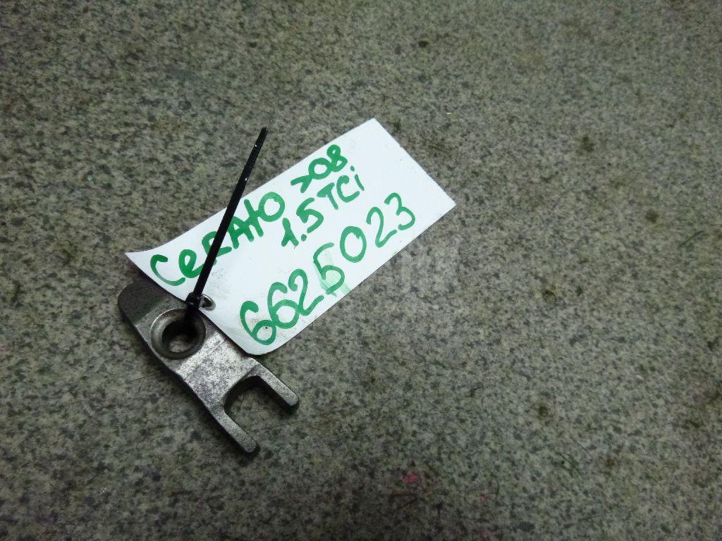 Кронштейн форсунки 338142A100 Hyundai-Kia