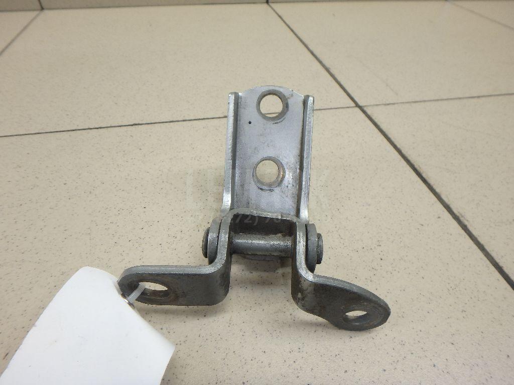 Петля двери задней правой нижняя 6877002050 Toyota