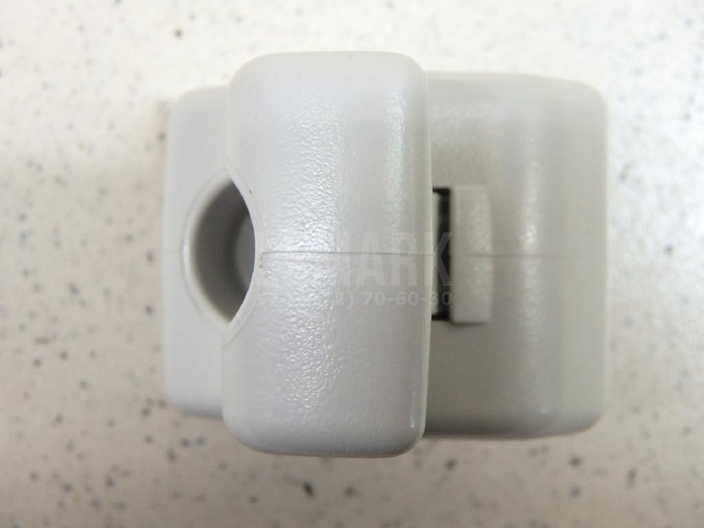 Крючок солнцезащитного козырька 8204121XKR02A Great Wall