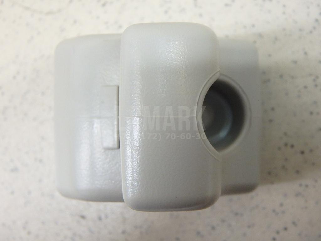 Крючок солнцезащитного козырька 8204121XKR02A Great Wall