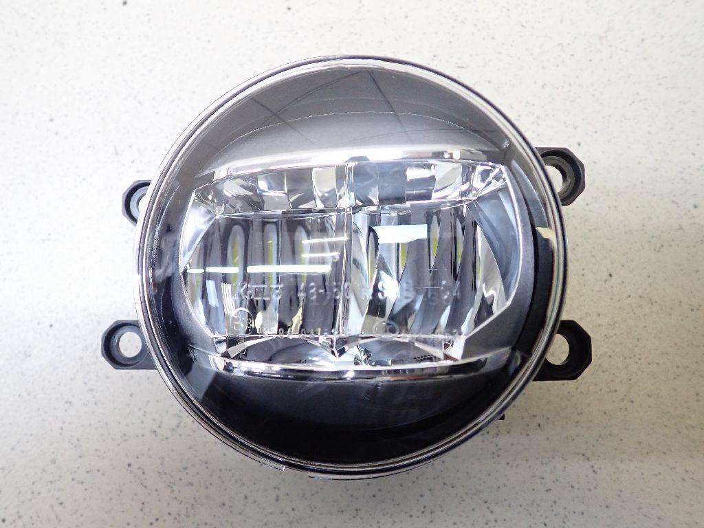 Фара противотуманная правая 8121048051 Toyota
