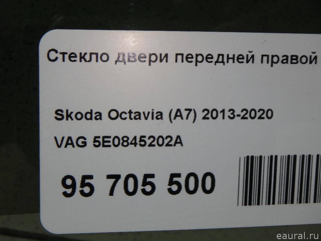 Стекло двери передней правой