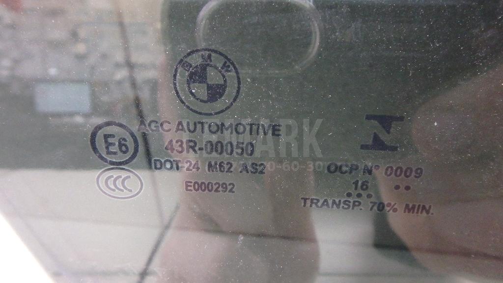 Стекло двери передней правой