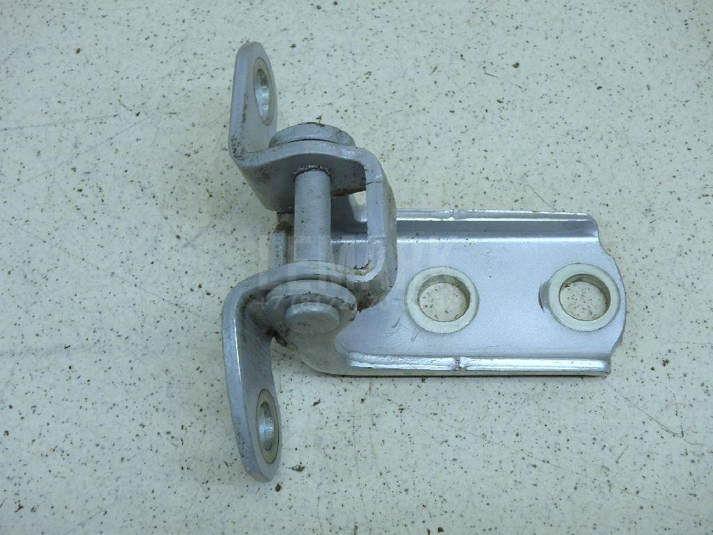 Петля двери задней правой нижняя 6877006010 Toyota