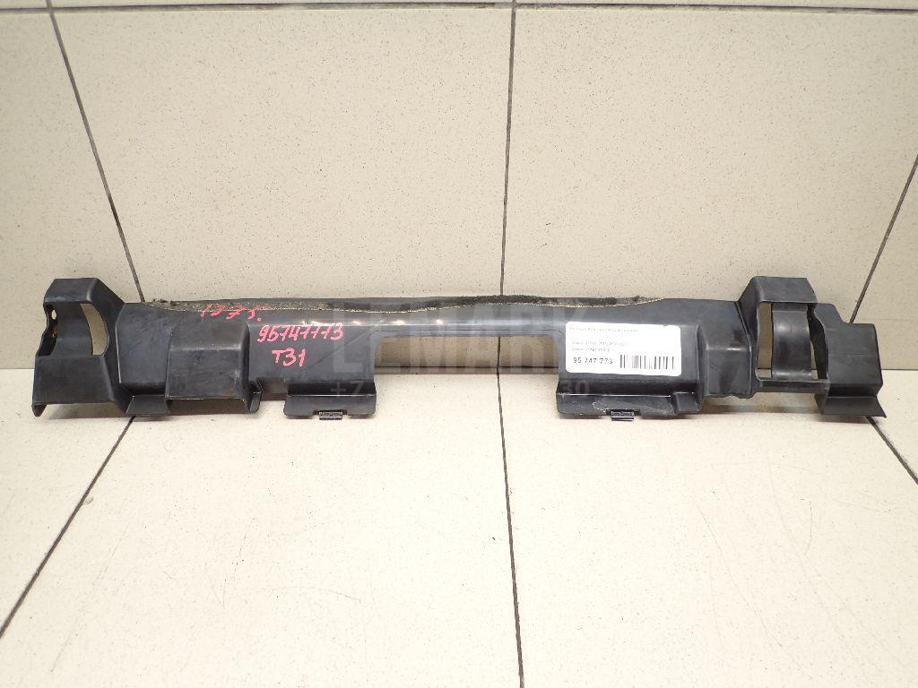 Воздуховод радиатора нижний 21497JG30B Nissan