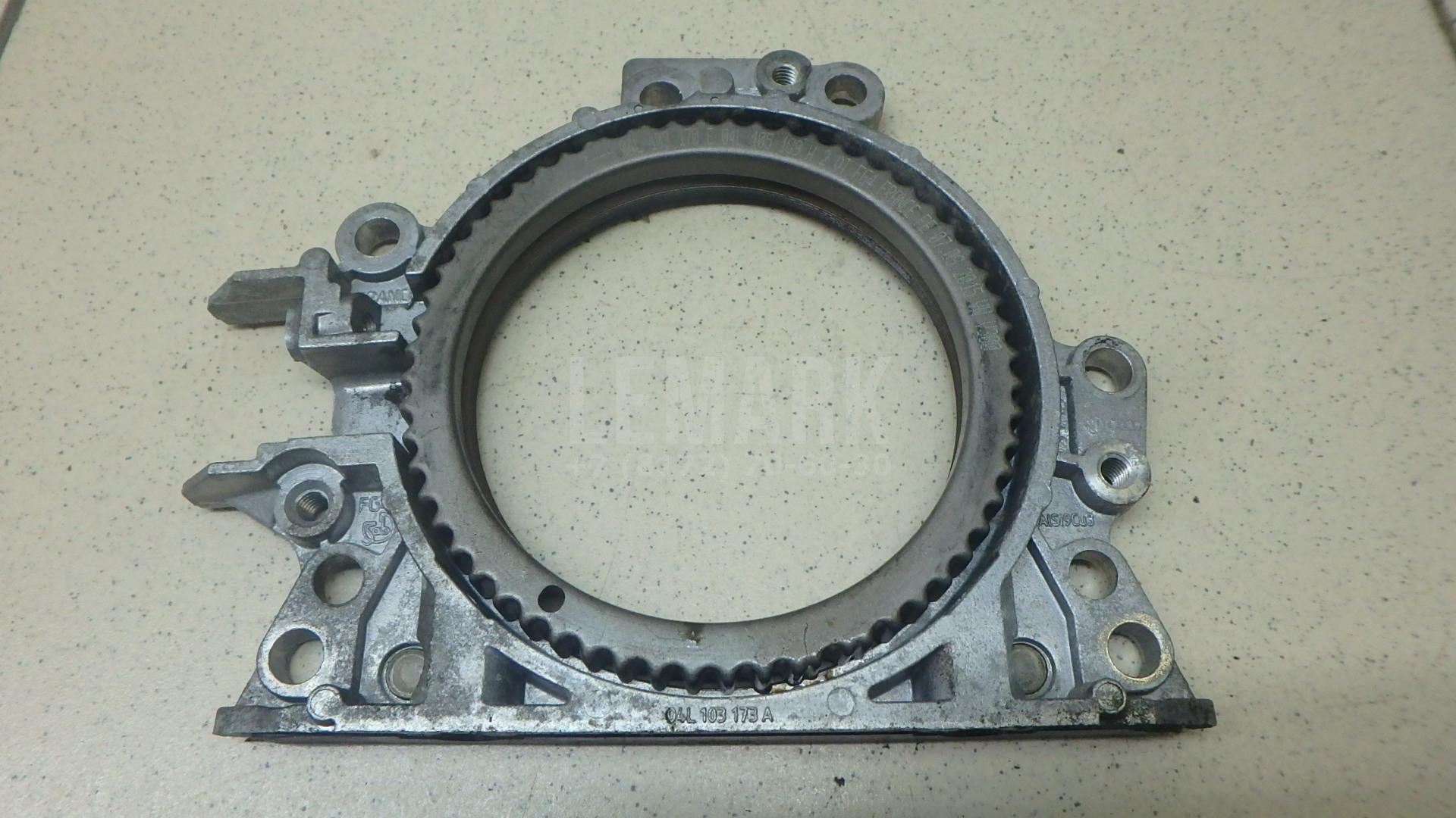 Крышка коленвала задняя 04L103170E VAG