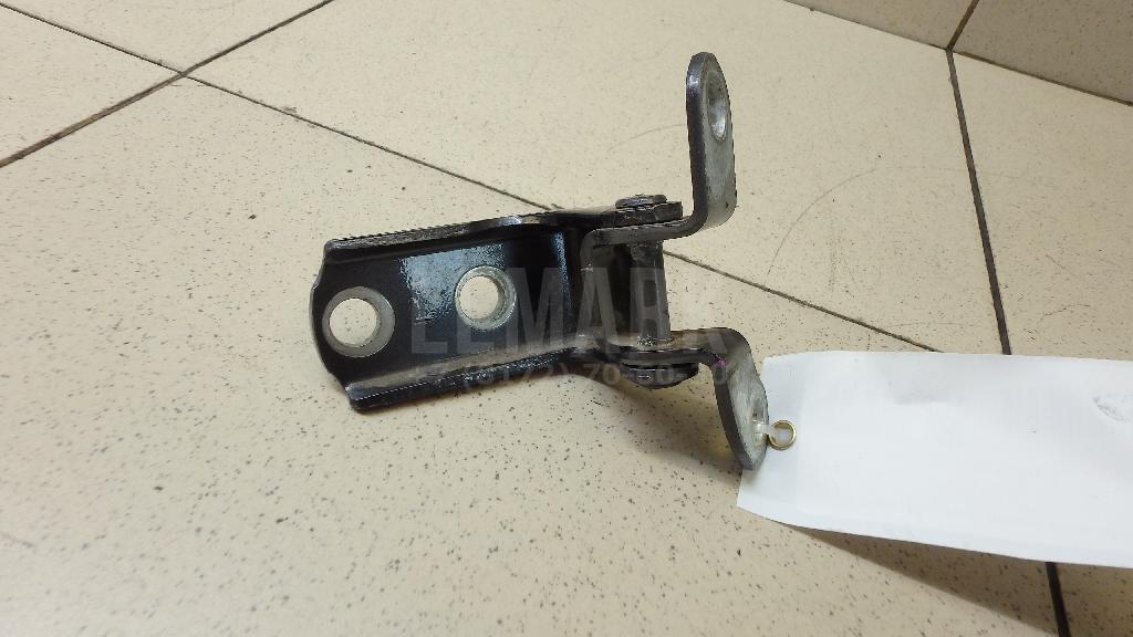 Петля двери задней левой нижняя 6878052031 Toyota
