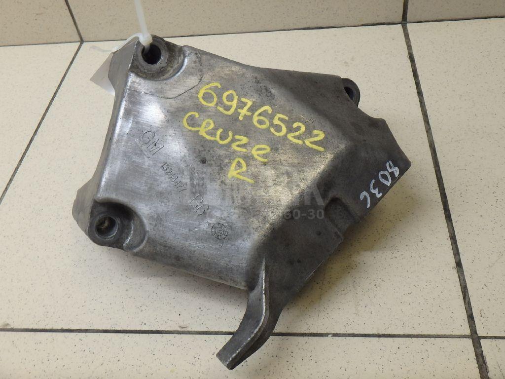 Кронштейн двигателя правый 13248477 GM