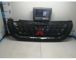 Решетка радиатора для Mitsubishi Pajero/Montero Sport (K9) 1997-2008 с разбора состояние удовлетворительное