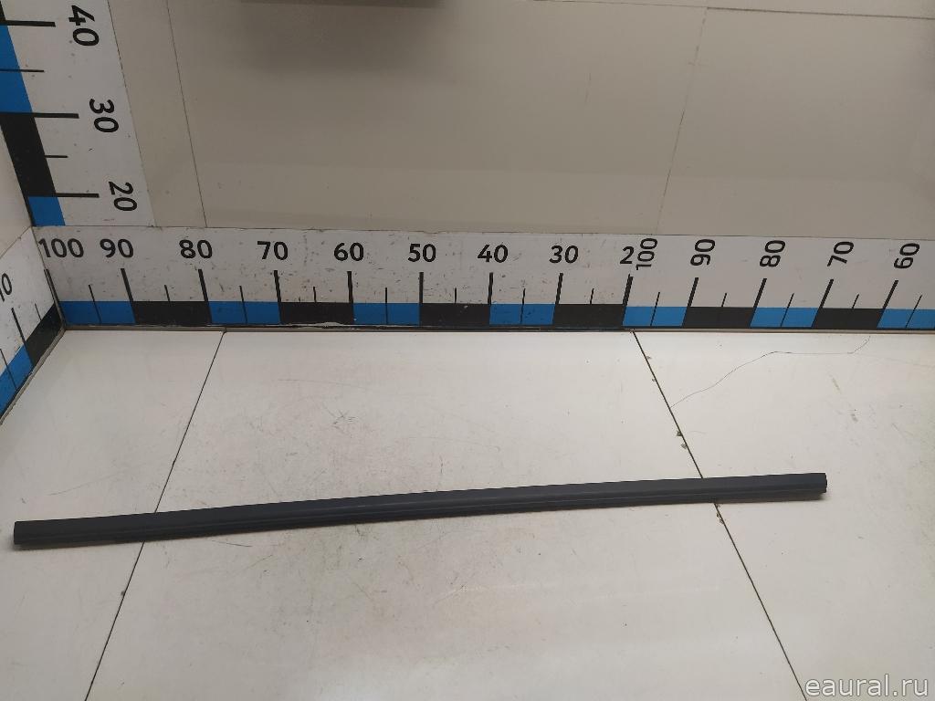 Накладка стекла заднего правого