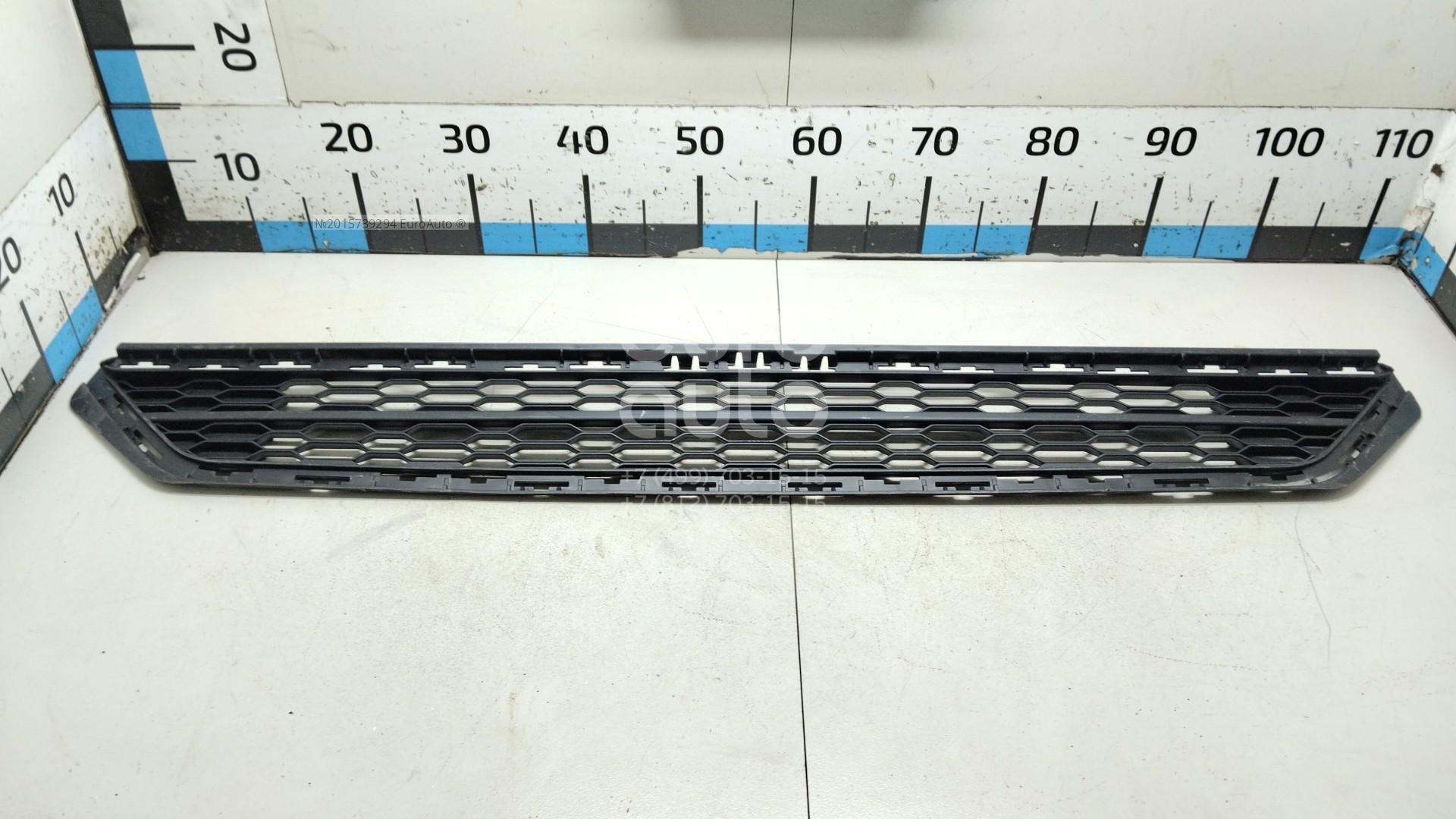 Решетка в бампер центральная 