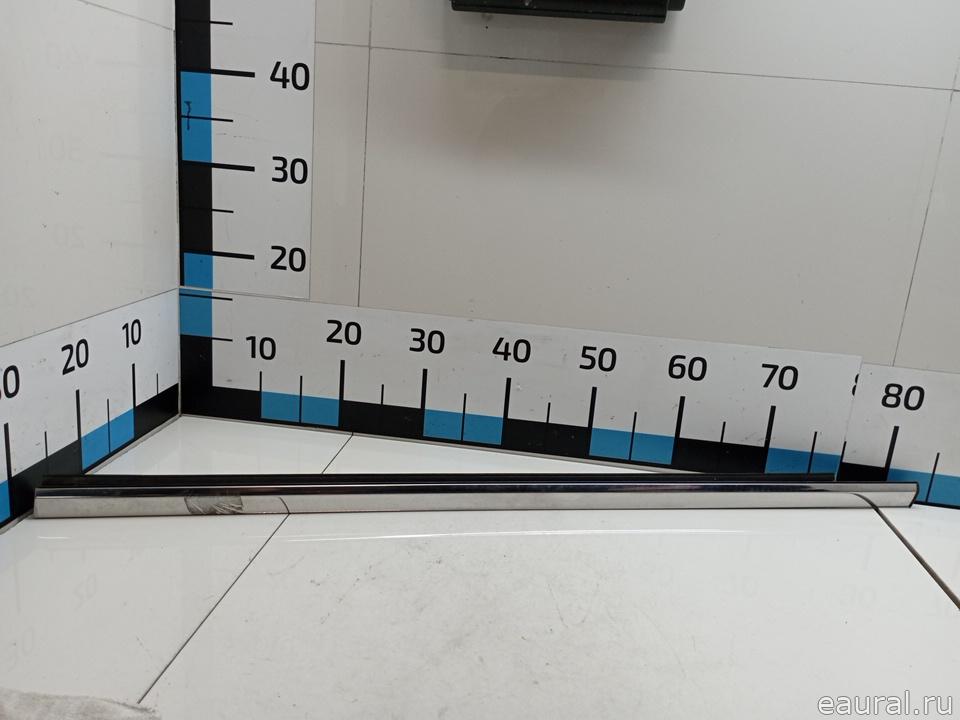 Накладка стекла переднего левого