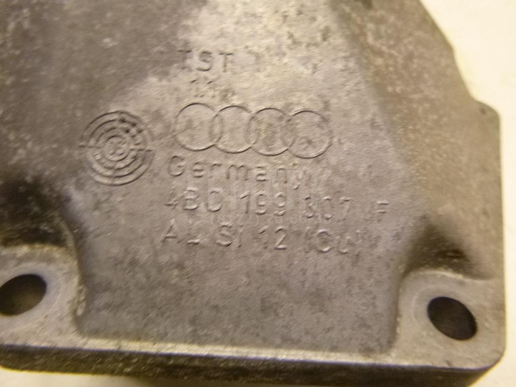 Кронштейн двигателя левый для  Audi A4 [B7] 2005-2007