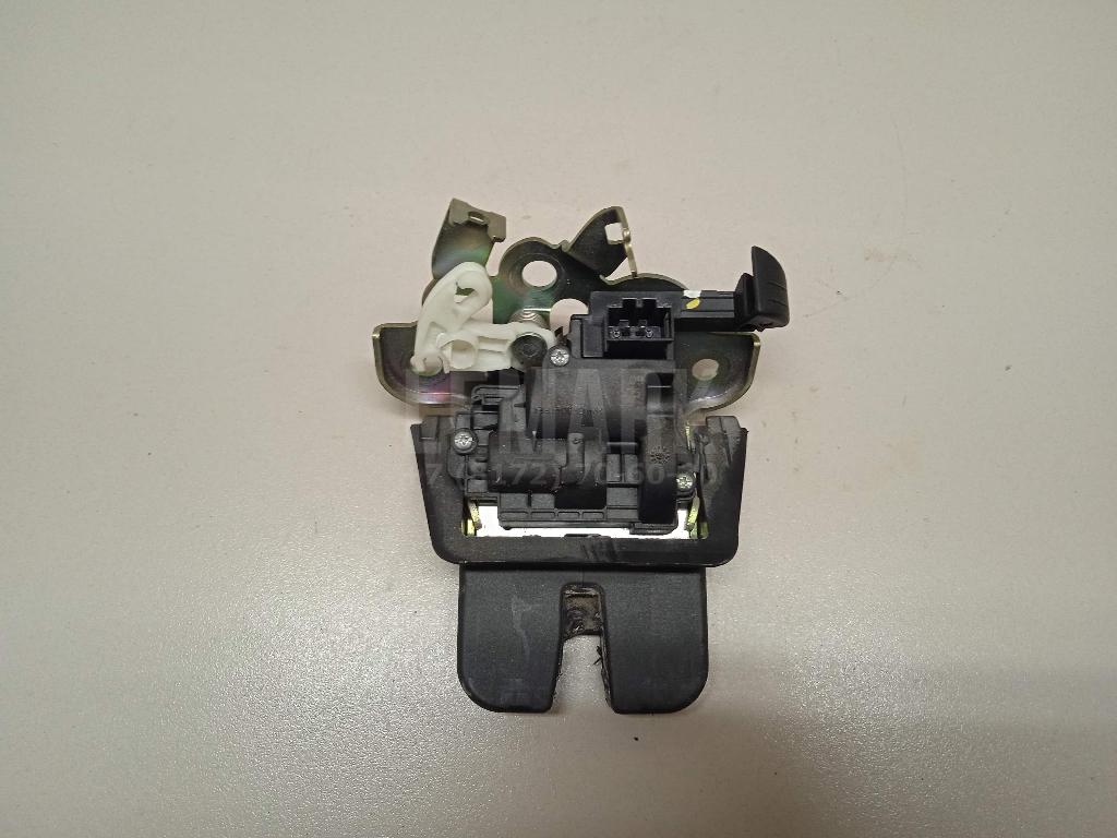 Замок багажника 8R0827505 VAG