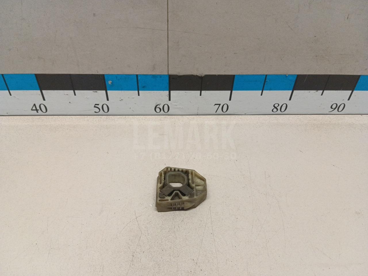 Кронштейн радиатора 1K0121367G VAG