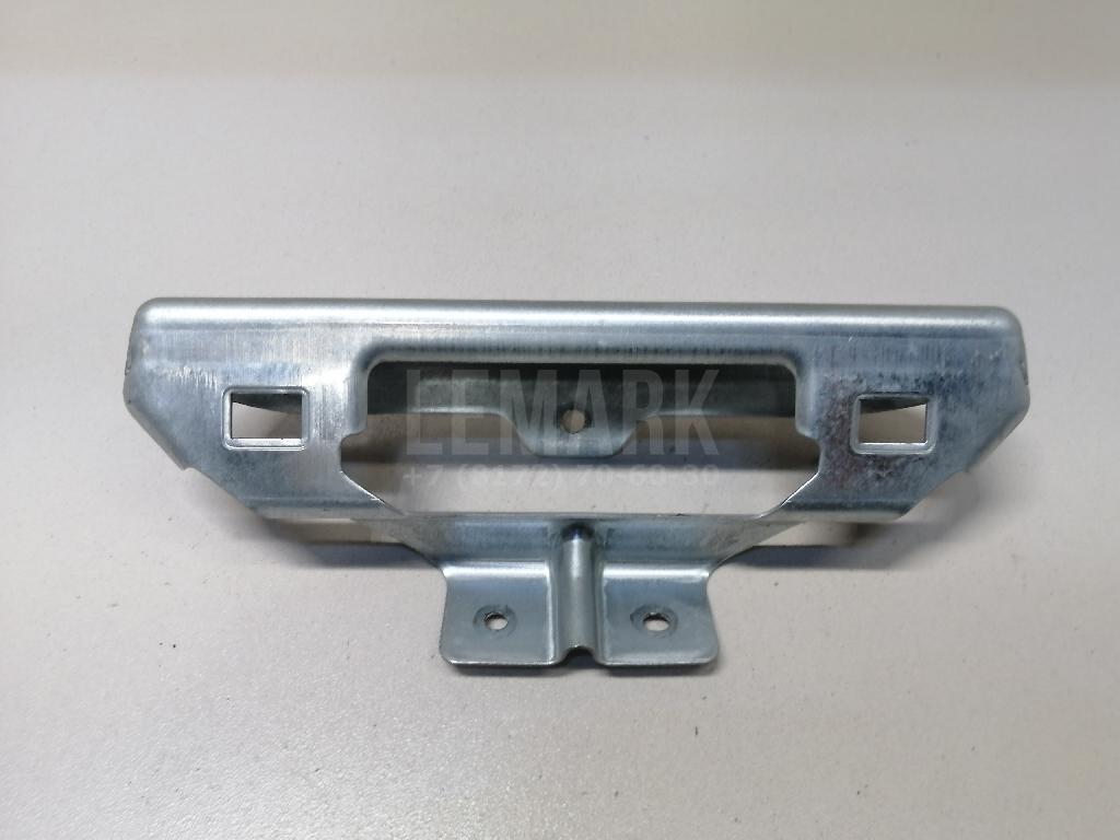 Кронштейн ручки 5L6858687D VAG