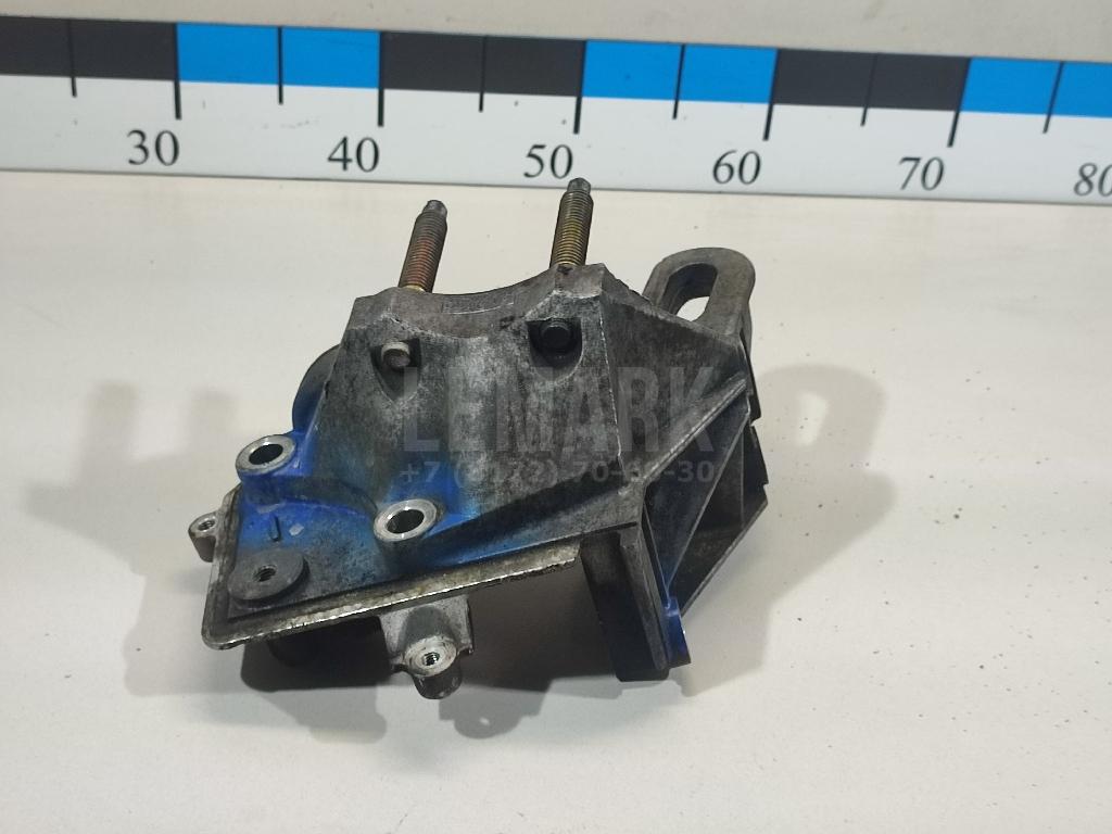 Кронштейн двигателя правый 1798070 Ford