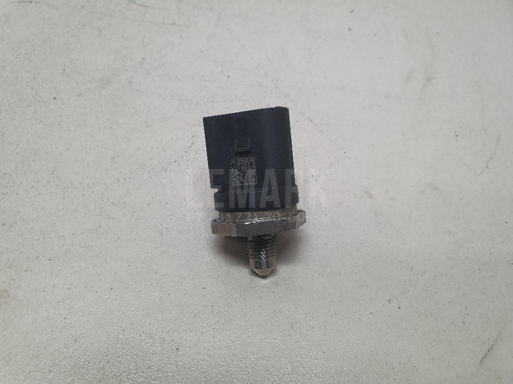 Датчик давления топлива 06J906051F VAG