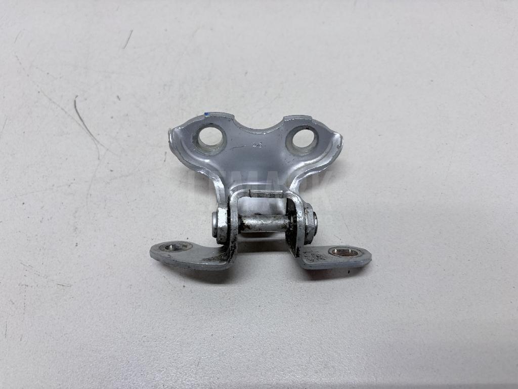Петля двери задней правой верхняя 6875020122 Toyota