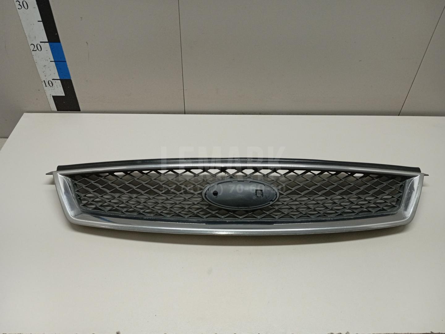 Решетка радиатора 1508157 Ford