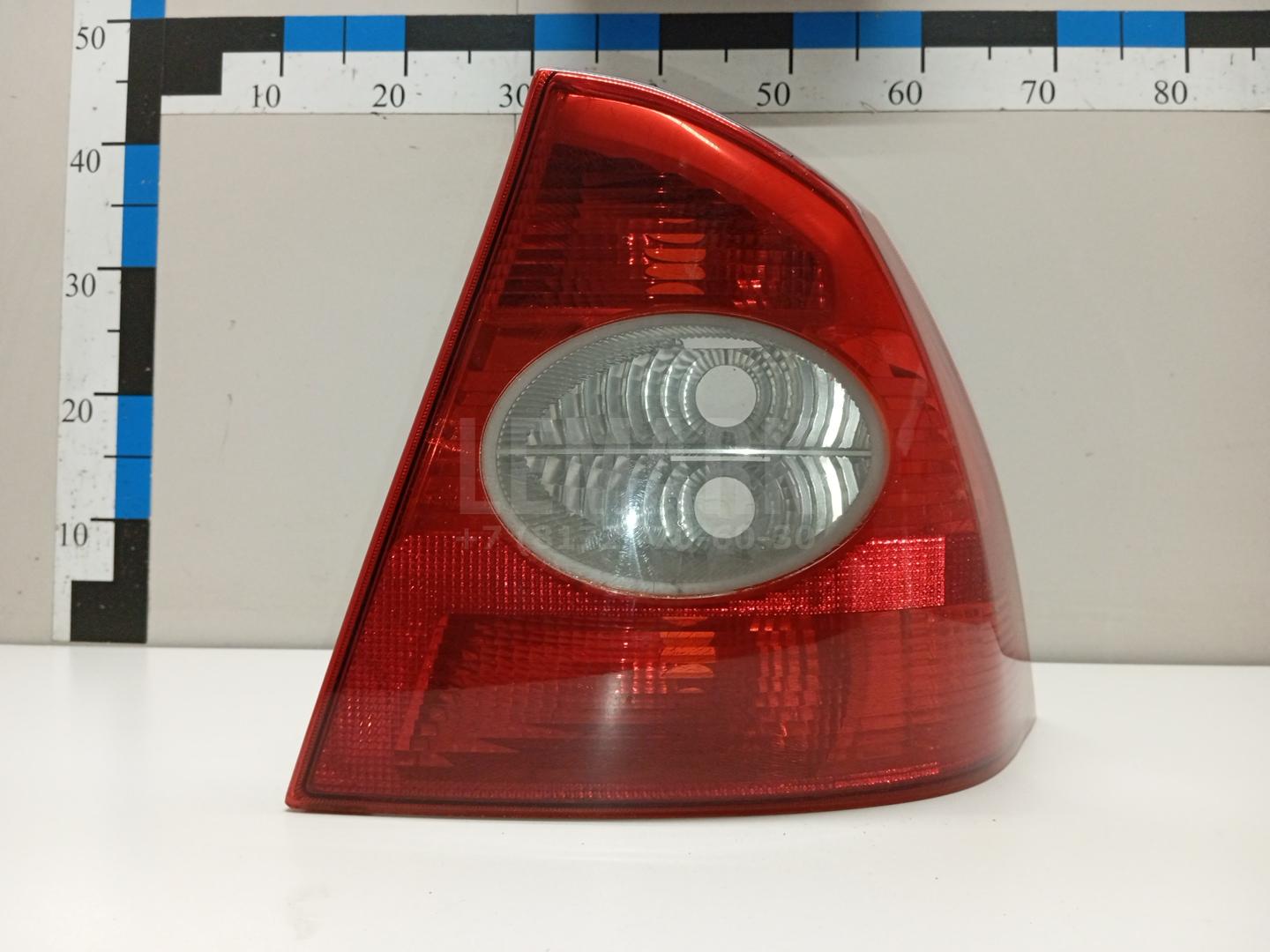Фонарь задний правый 1333832 Ford