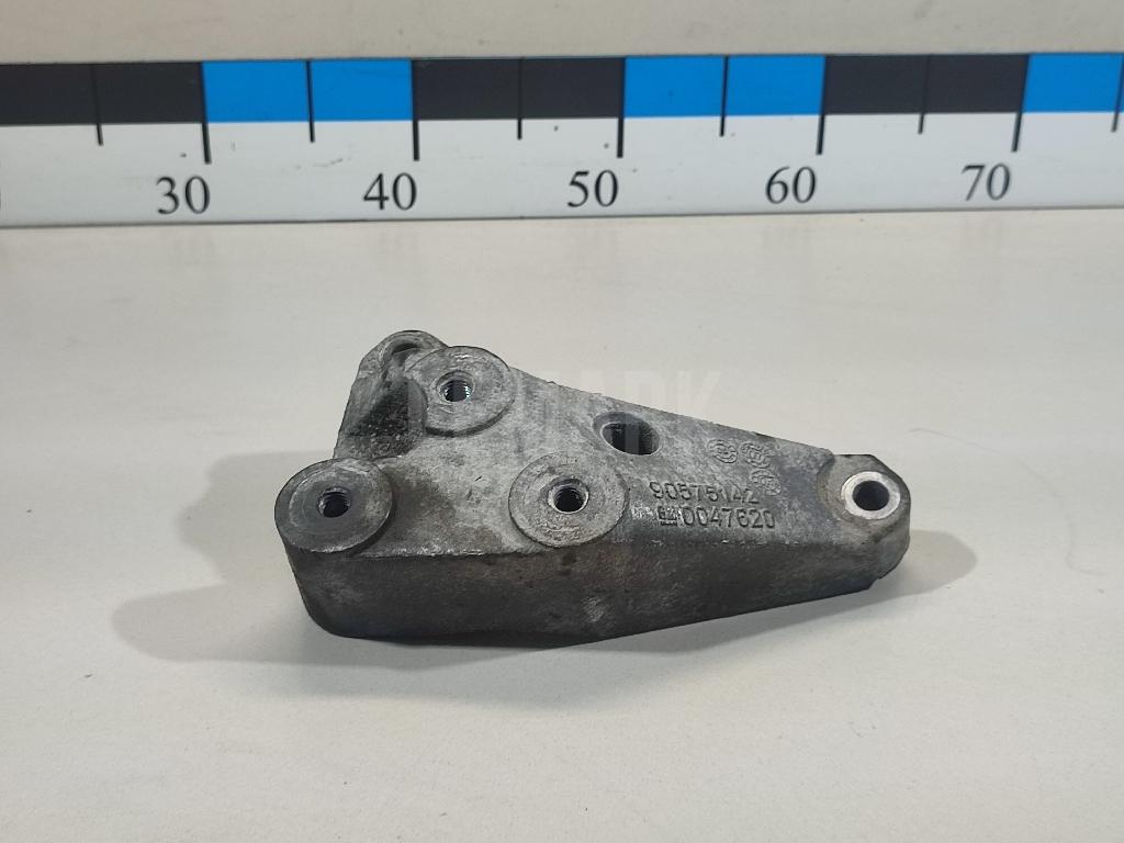Кронштейн опоры КПП 90575142 GM