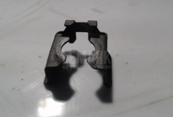 Кронштейн форсунки 175715L30A Nissan