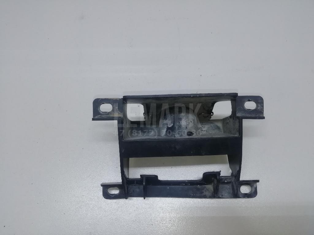 Кронштейн форсунки омывателя фары 7L6807362 VAG