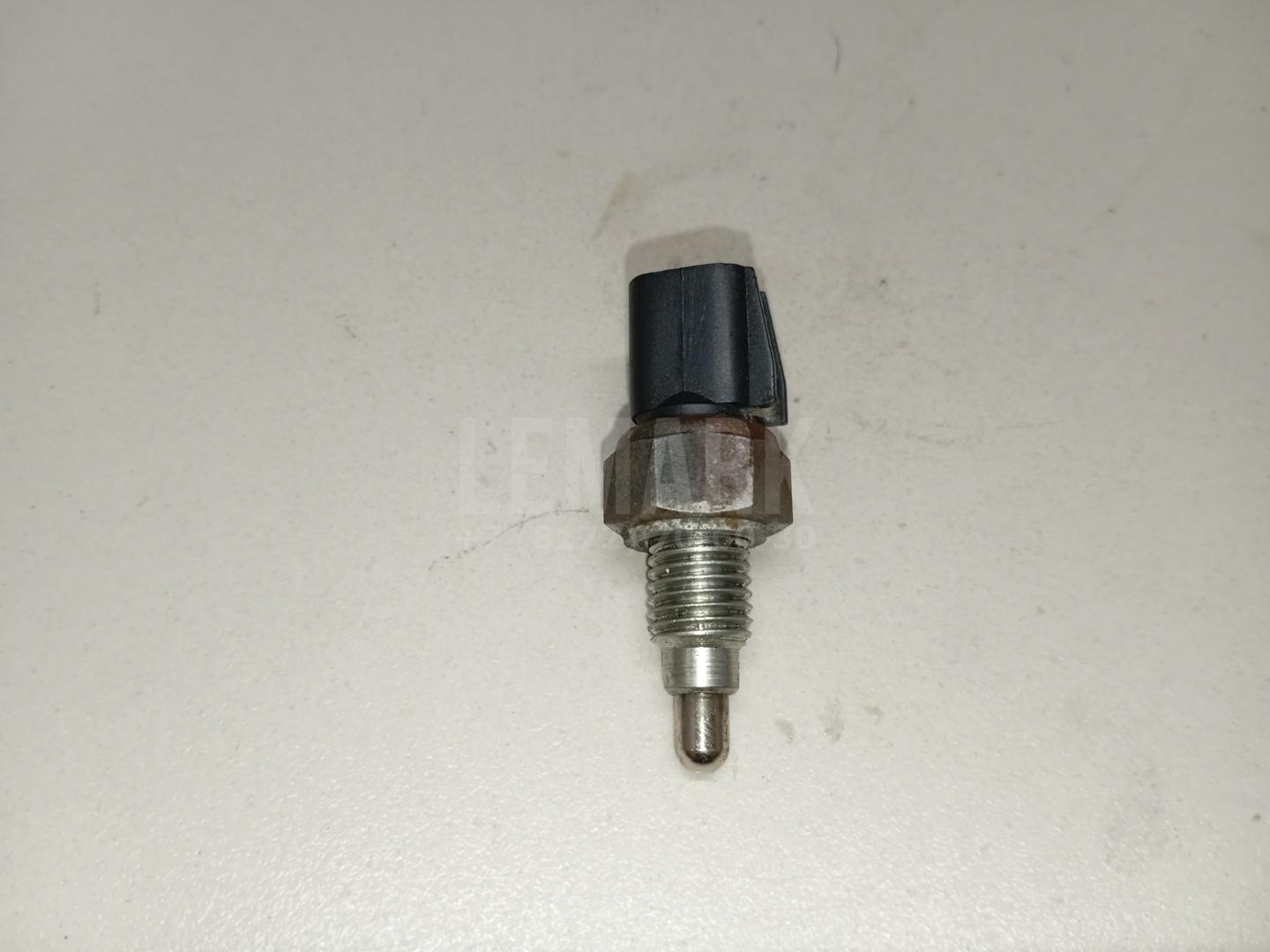 Датчик включения заднего хода 95028604 GM