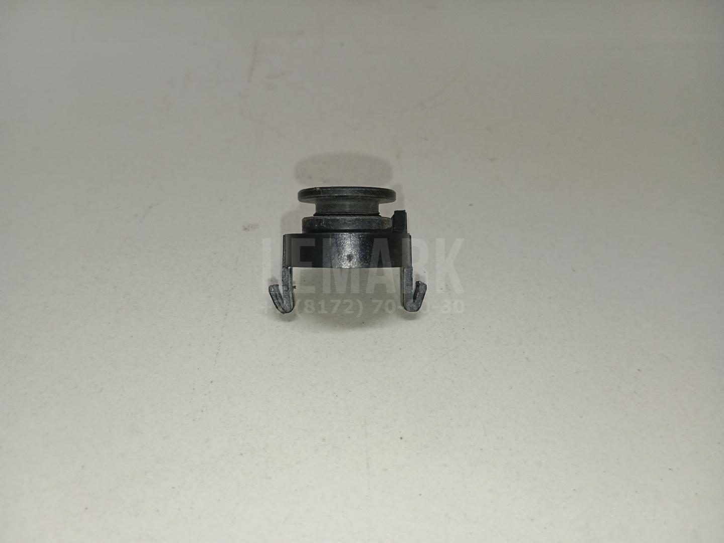Крепеж стеклоподъемника 7L0837346A VAG