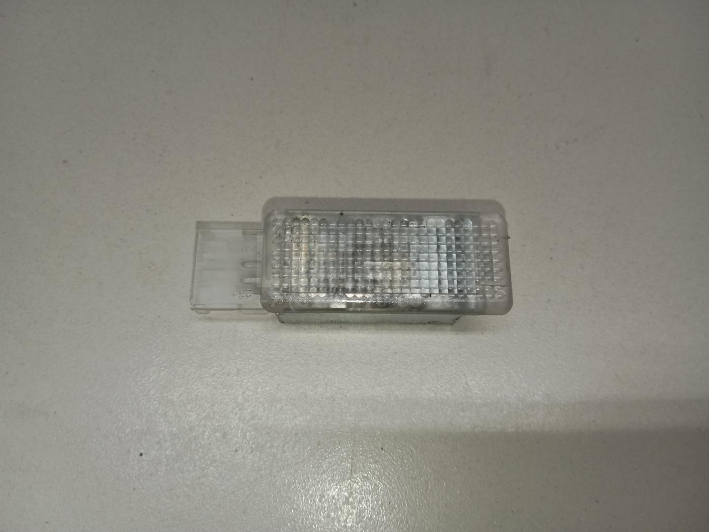 Плафон салонный 6L0947415 VAG