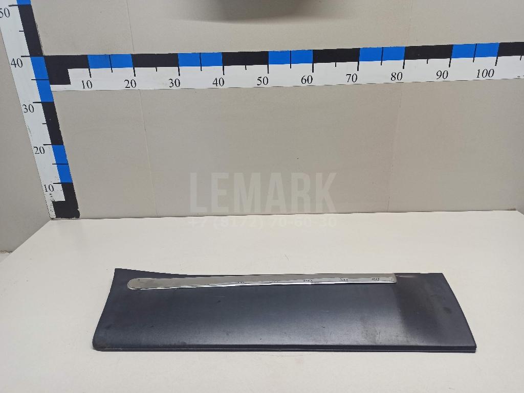 Накладка двери задней правой 82870BR01B Nissan