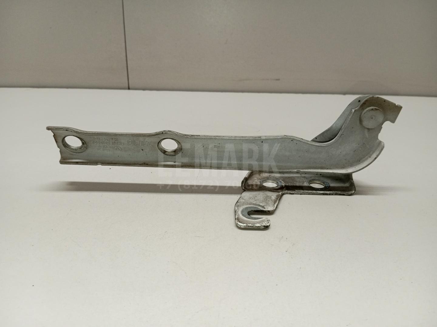 Петля капота правая 5N0823302A VAG