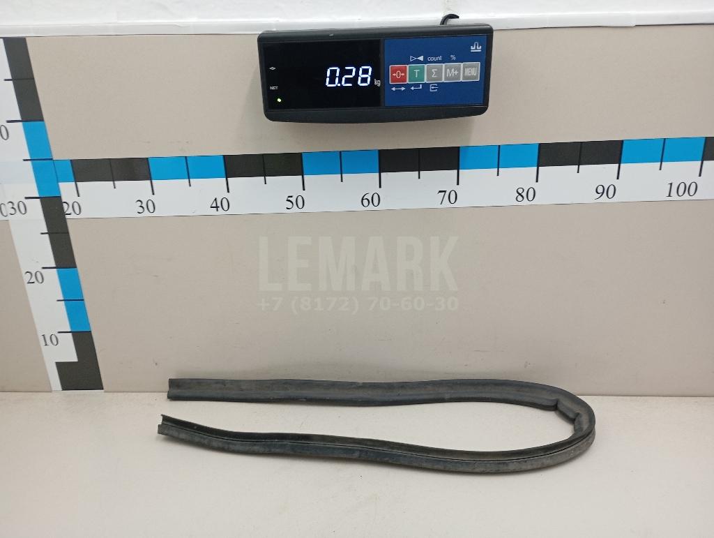 Уплотнитель капота 6V0823723A VAG