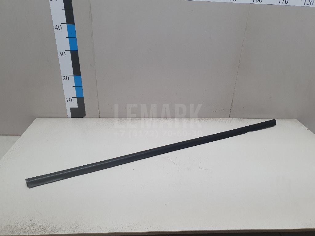 Накладка стекла заднего правого 832201U010 Hyundai-Kia
