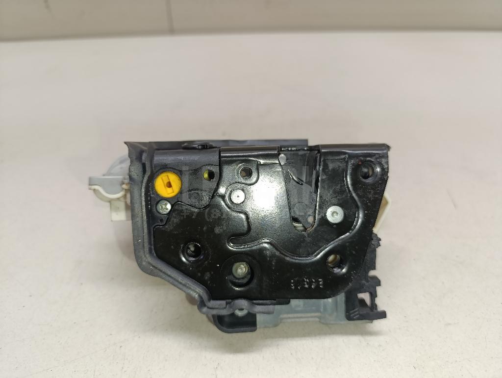 Замок двери задней левой 8K0839015 VAG